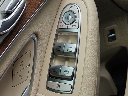 Used 2021 Mercedes-Benz GLC 300 4MATIC image 17