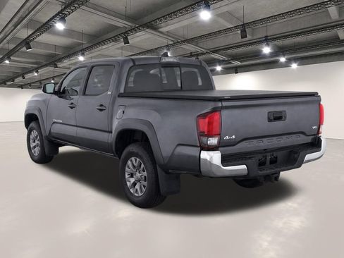 Used 2018 Toyota Tacoma SR5 AWD/4WD image 3
