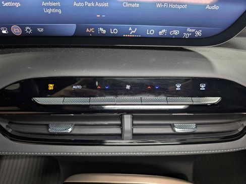 Certified 2025 Buick Enclave Avenir w/ Super Cruise Package AWD/4WD image 33
