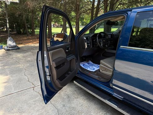 Used 2015 Chevrolet Silverado 1500 LTZ Z71 w/ LTZ Plus Package AWD/4WD image 47