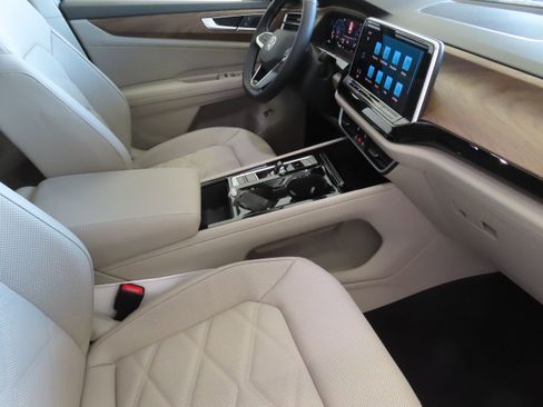 New 2026 Volkswagen Atlas SE image 25