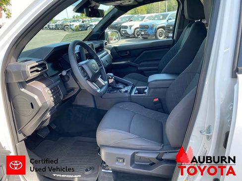Certified 2025 Toyota Tacoma SR5 AWD/4WD image 30