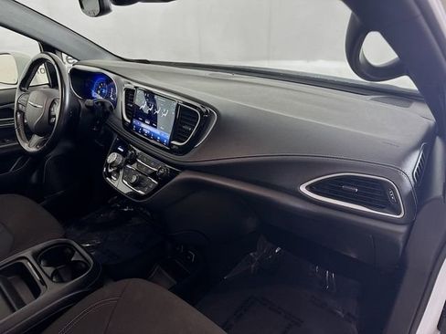 Used 2021 Chrysler Pacifica Touring w/ S Appearance Package image 26