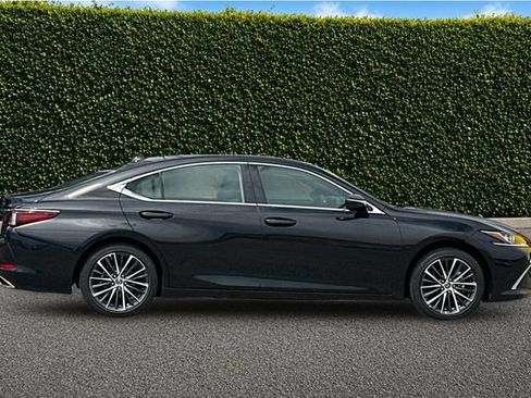 Used 2025 Lexus ES 350 w/ Premium Package FWD image 3