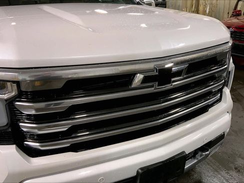 Used 2024 Chevrolet Silverado 1500 High Country w/ High Country Premium Package AWD/4WD image 30