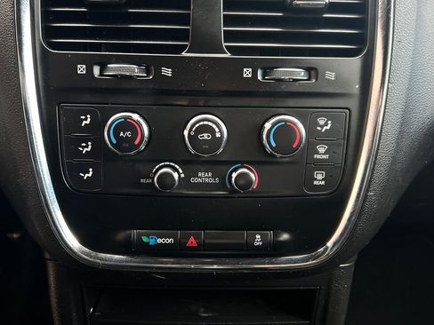 Used 2019 Dodge Grand Caravan SE image 28