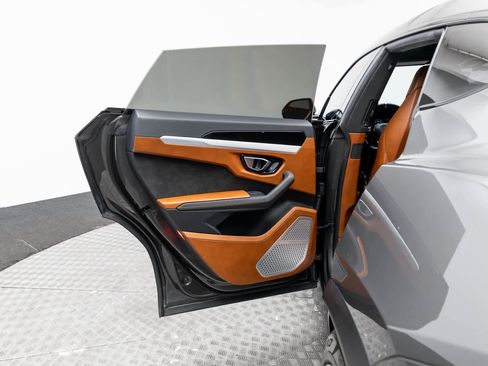 Used 2022 Lamborghini Urus image 43