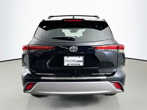 Used 2023 Toyota Highlander Platinum image 6