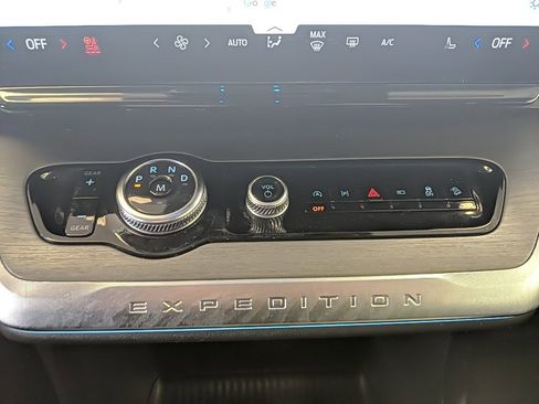 Used 2025 Ford Expedition Max Platinum image 26
