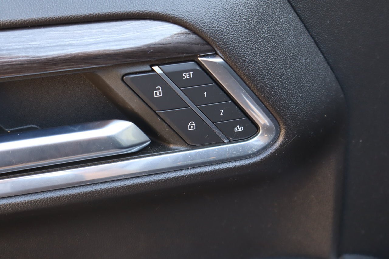 Used 2023 Chevrolet Silverado 1500 LTZ AWD/4WD image 20