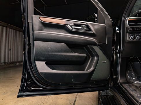 Used 2025 GMC Yukon Denali w/ Denali Reserve Package image 31