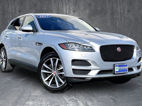 Used 2017 Jaguar F-PACE Prestige image 3