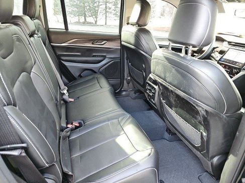 Used 2023 Jeep Grand Cherokee Limited w/ Black Appearance Package image 16