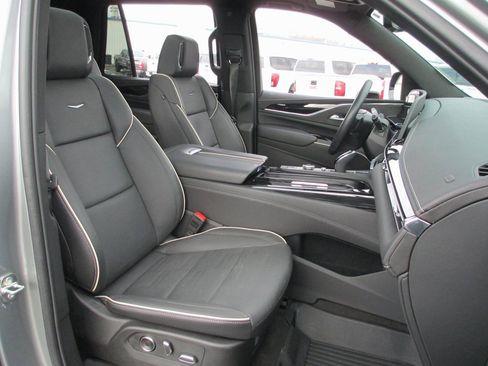 Used 2024 Cadillac Escalade Sport w/ LPO, ONYX Package image 23