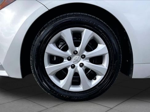Used 2024 Toyota Corolla LE FWD image 11