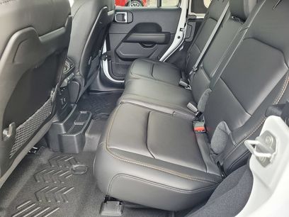 New 2025 Jeep Wrangler Unlimited Rubicon 392
