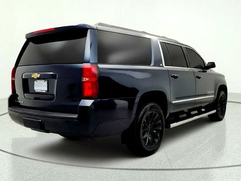 Used 2017 Chevrolet Suburban LT w/ LT Signature Package AWD/4WD image 5