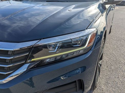 Certified 2022 Volkswagen Passat 2.0T SE image 7