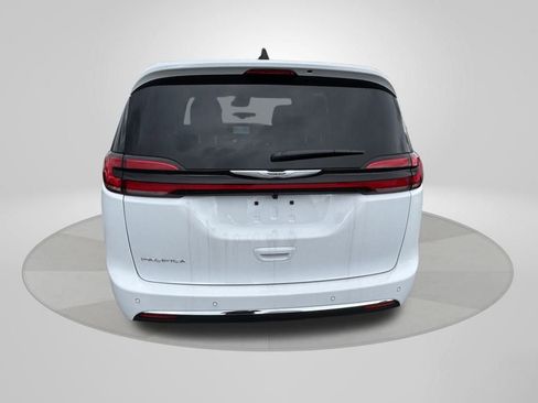 New 2026 Chrysler Pacifica Select image 6
