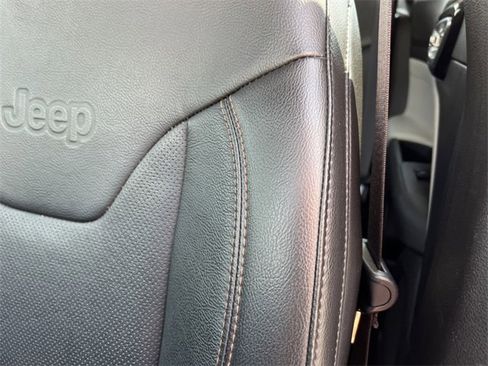 Used 2022 Jeep Compass Limited image 14