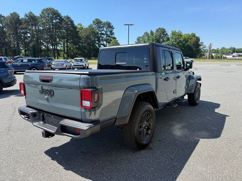 Used 2024 Jeep Gladiator Sport AWD/4WD image 8