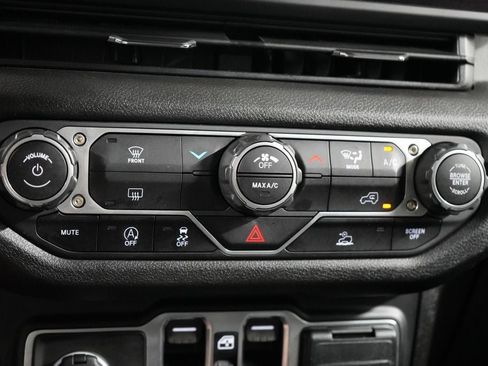 Used 2025 Jeep Wrangler Unlimited Sport AWD/4WD image 23