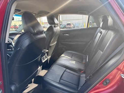Used 2023 Toyota Venza LE AWD/4WD image 8