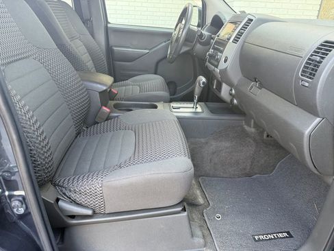 Used 2017 Nissan Frontier SV image 21