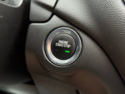 Used 2020 Chevrolet Equinox LT image 30