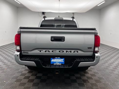 Used 2019 Toyota Tacoma TRD Off-Road AWD/4WD image 13