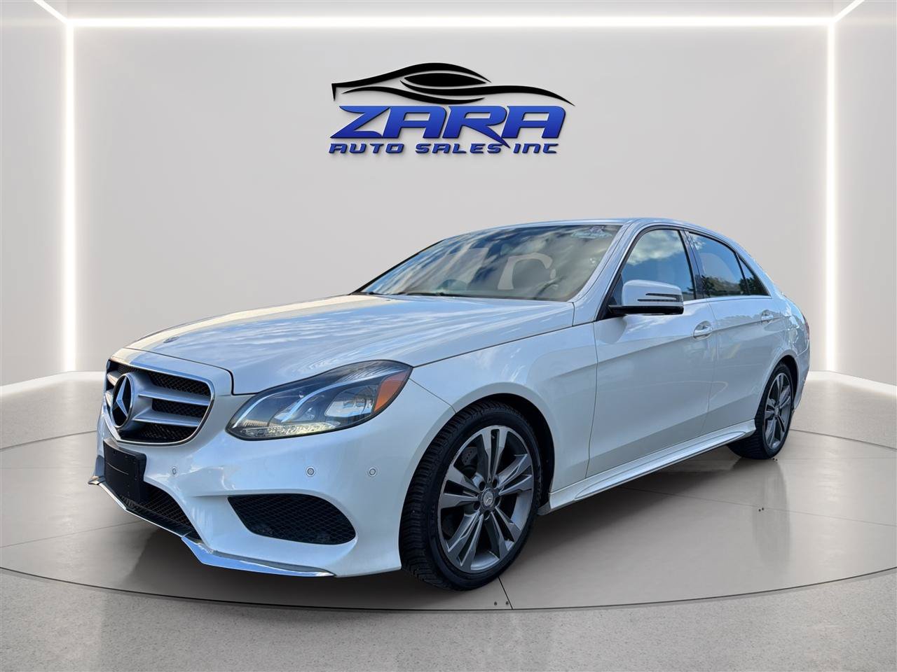 Used 2014 Mercedes-Benz E 350 Sedan image 3