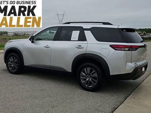 Used 2025 Nissan Pathfinder SV FWD image 6
