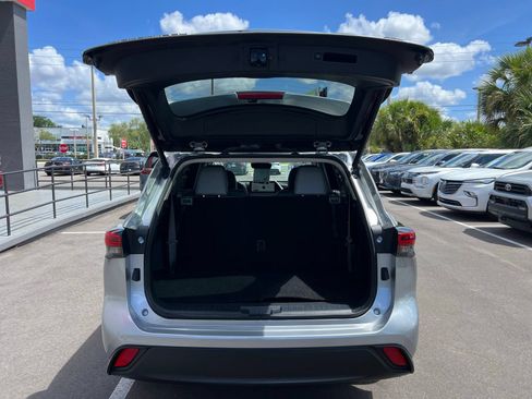 Used 2023 Toyota Highlander XLE FWD image 18