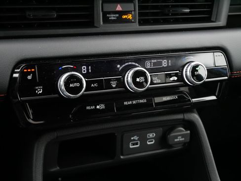 Certified 2025 Honda Pilot TrailSport image 23