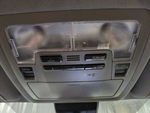 Used 2019 Toyota Highlander SE AWD/4WD image 26