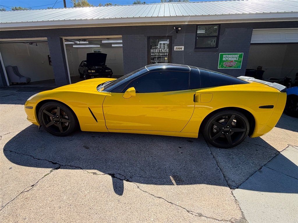Used 2011 Chevrolet Corvette Coupe w/ Preferred Equipment Group RWD image 2