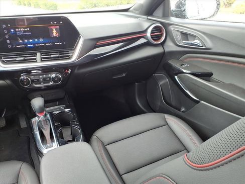 Used 2025 Chevrolet Trax RS image 10