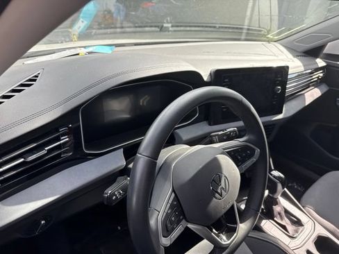 Used 2026 Volkswagen Jetta SE FWD image 15