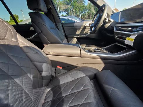 Used 2024 BMW X5 xDrive40i AWD/4WD image 4