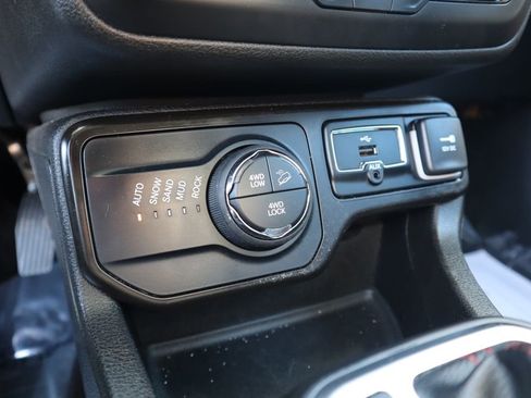 Used 2023 Jeep Renegade Trailhawk image 27