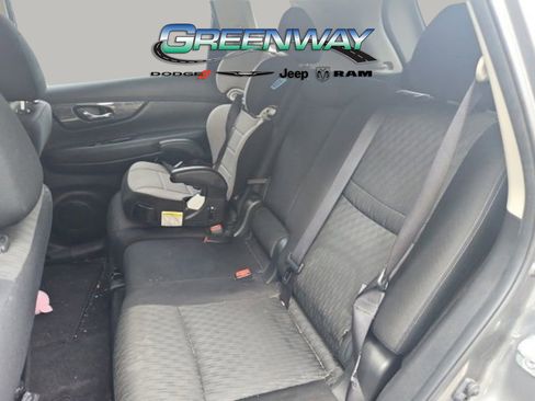 Used 2020 Nissan Rogue SV image 14