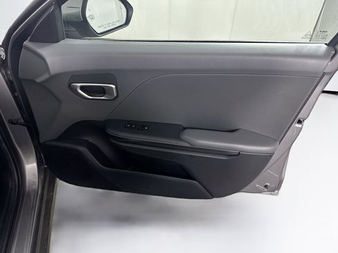 Used 2025 Kia K4 LXS image 30