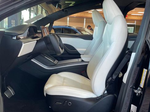 Used 2022 Tesla Model X Plaid image 12