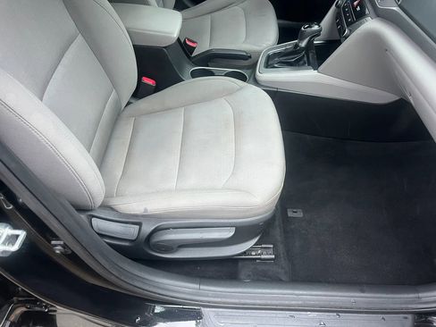 Used 2018 Hyundai Elantra SE FWD image 14