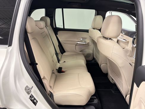 Used 2025 Mercedes-Benz GLB 250 image 30