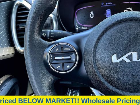 Used 2023 Kia Soul LX w/ LX Technology Package FWD image 12