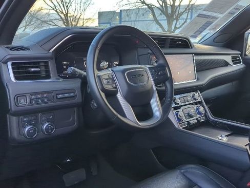 Used 2024 GMC Yukon XL Denali image 4