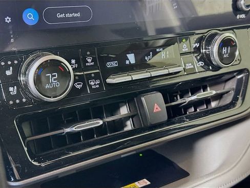 Used 2023 Toyota Highlander Limited image 18