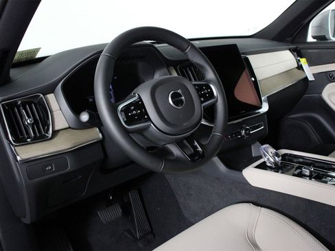 New 2026 Volvo XC90 B6 Plus w/ Protection Package Premier image 8