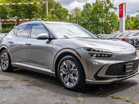 Used 2024 Genesis GV60 RWD image 1